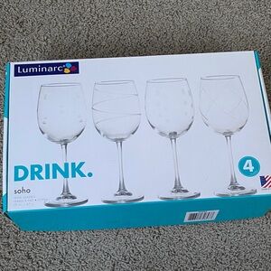 NIB Luminarc soho 4 wine glass set.